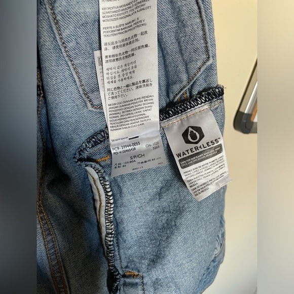 Levi’s Women’s Ex-Boyfriend Trucker Denim Jean Jacket size S - Picture 3 of 5